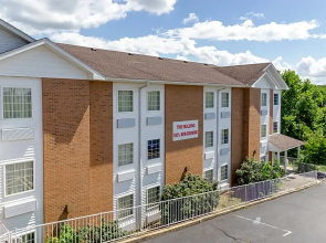 Hotel Osage Beach by the Lake of the Ozarks