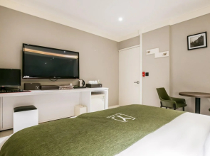 Yellow Hotel