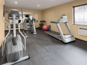 Super 8 by Wyndham St. Clairsville OH/Wheeling WV Area