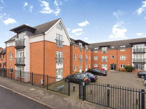 Impeccable 2-bed Apartment in Derby, England