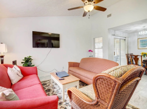 Peaceful Savannah Home - 11 Mi to Beaches!