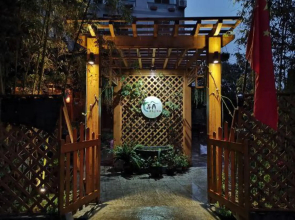 Nongyue Emei Shanju Hostel