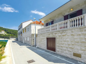 Beautiful Home in Pucisca With 3 Bedrooms and Wifi