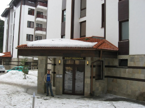 Flora Ski-slope Studio Apartment