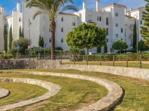 2 Bedroom Apartment with Stunning Views Central Location - AN1221LT