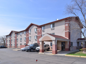 Days Inn by Wyndham Waukegan