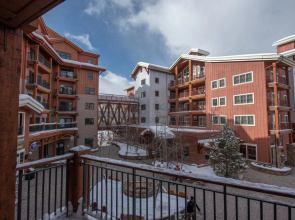 Slopeside Studio Unit With Kitchenette Studio Bedroom Condo - No Cleaning Fee! by RedAwning