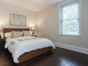 Applewood Suites - 4 BDRM Danforth House