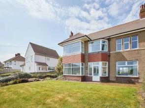 Host Stay Chirnells
