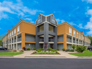 Clarion Pointe Indianapolis Northeast