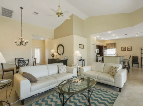 Falcons Glen Blvd Home 7044