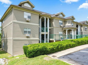 Tranquility Hills - Holiday Hills Branson - Golf Resort - Outdoor Pools