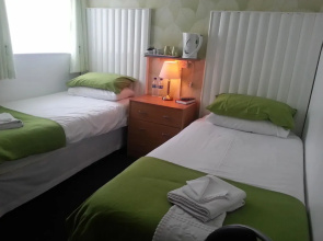 Oakleigh Guest House