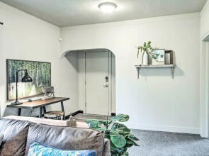 High-end & Homey Family Abode: Walk Downtown!
