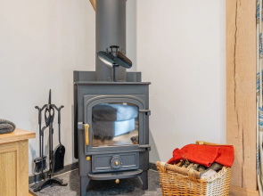 Alfriston Woodland Cabins - Foxes Hollow-hot Tub
