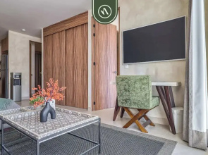 Luxury 2 BR Condo Near Beaches - Pools - Gym
