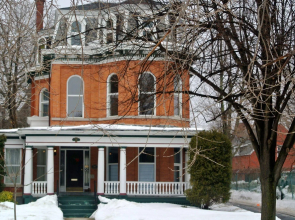 Oscar's Bed & Breakfast