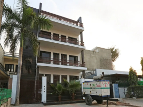 OYO 11090 Maira Homes