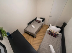 3 BD Old Town Apartment by Hostlovers