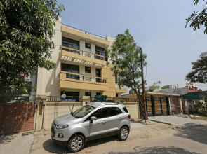 OYO 13403 petals elite