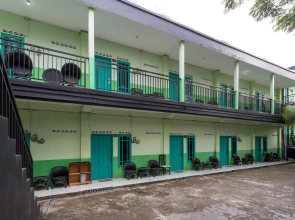 OYO 754 Nur Aziziah Guest House