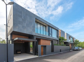 Modern 2-Level Pool Villa Long One A5