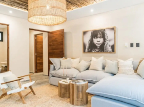 Luxurious Stylish 3BR Apartment Exceptional Location Private Pool Uncovered Patio