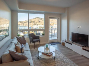 Modern 2 Bed in Downtown Near The Beach