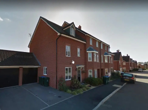 Spacious Townhouse - Netflix & Parking