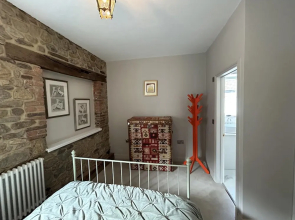 3 Bed Cottage - Sleeps 6 - Pets - Parking - Wifi