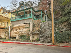 Cozy Eureka Springs Cottage, Walk to Dtwn!