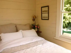 Bluff Hill Bed  Breakfast