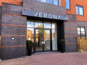 Stunning 1-Bed Deluxe Apartment in Slough