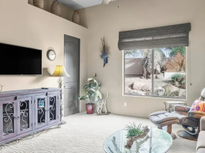 5bdr Oasis w/ Waterfall Pool, Hot Tub, Desert View Desert Cascase by Avantstay