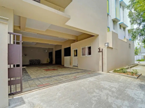 Fabhotel Praneeth Residency