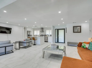 1 Mi to Beach: Modern Cape Coral Home w/ Pool
