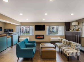 Clarion Pointe Downtown