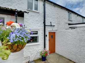 Cozy Holiday Home in Hythe Kent With Garden