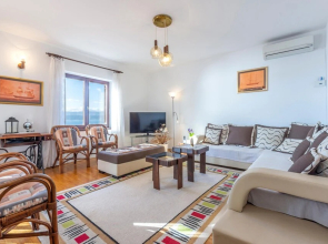 Stunning Home in Lokva Rogoznica With 4 Bedrooms and Wifi