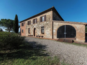 Country Villa In Tuscan Hills
