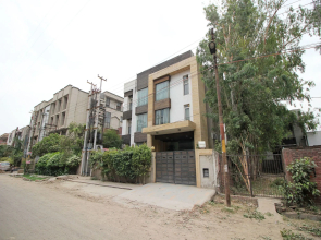 Merriment Hotel Sec 31 by OYO