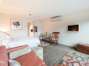 Celeste - Beyond a Room Private Apartments