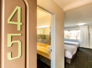 Boomerang Hotel
