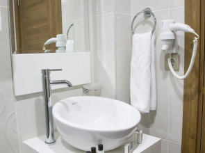 Golden Rain Hotel Old City