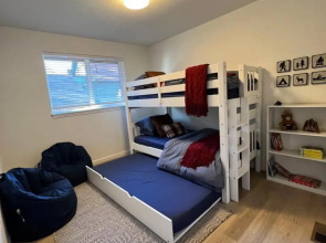 Olympic House: 3min from ONP w/ Sauna + Rec room