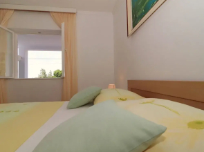 Apartments Villa Marijana - One Bedroom Apartment With Terrace and Garden View