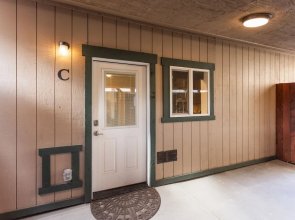 The Yellowstone Hideaway Unit C