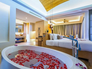 Crest Resort & Pool Villas