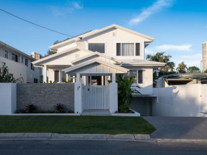 Beach Home in Burleigh Waters