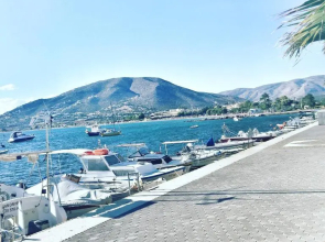 Renovated apt close to beach Wifi AC